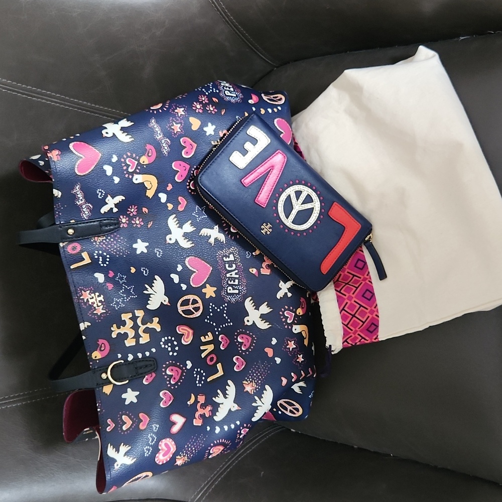 TORY BURCH KERRINGTON TYPE AND MATCHING LONG WALLET AND DUST BAG